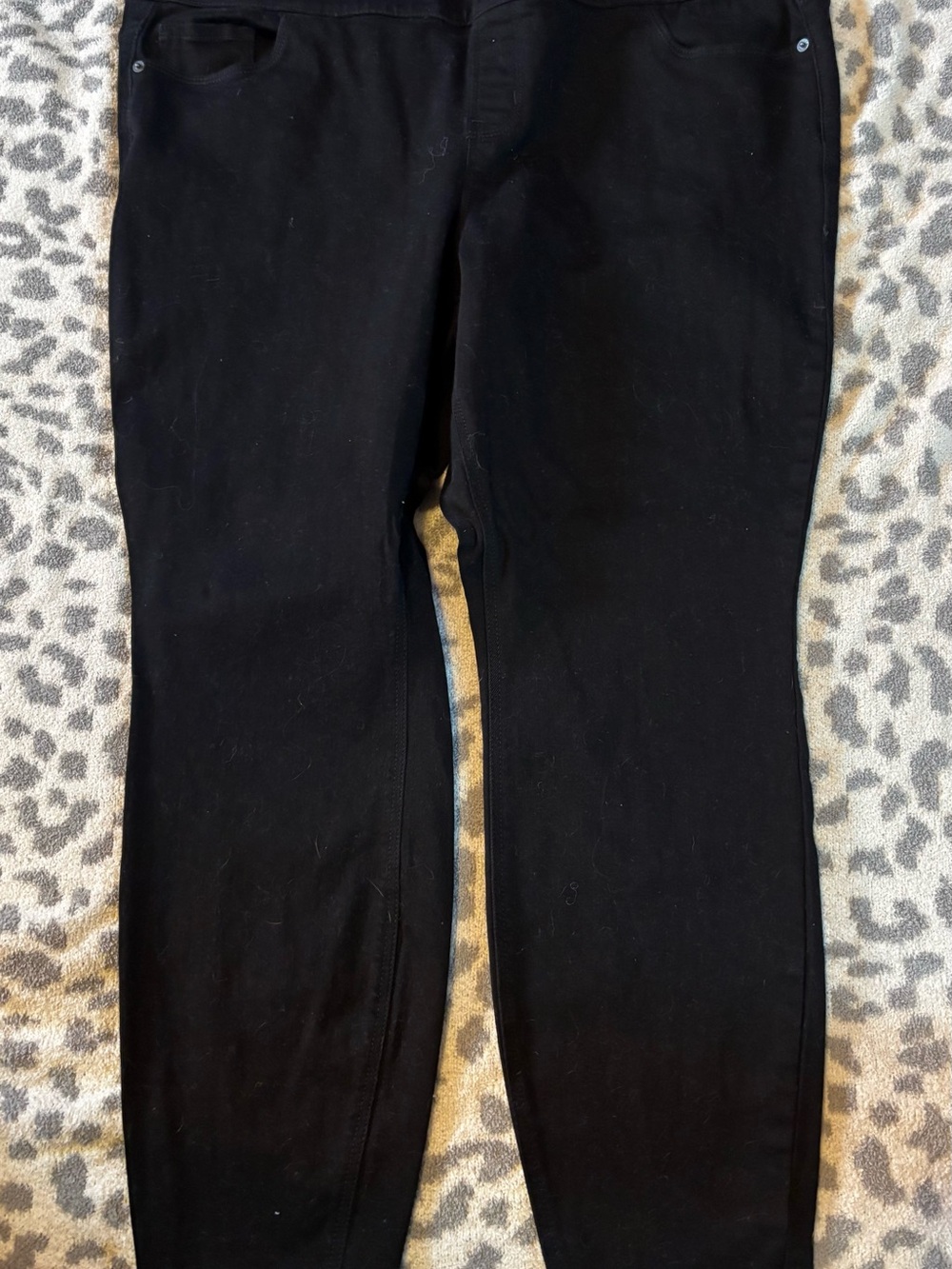 Old Navy Black Women's Skinny Jeans. Short.